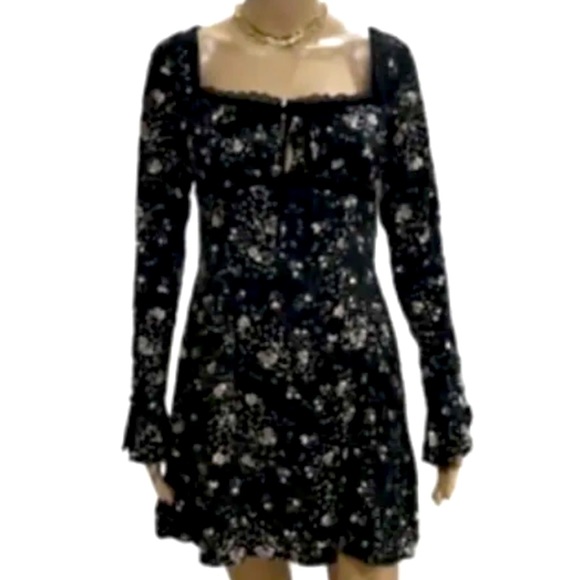 Free People Black Tess Floral Long Sleeve Smock Mini Dress~Size Small~NWT - Picture 2 of 9